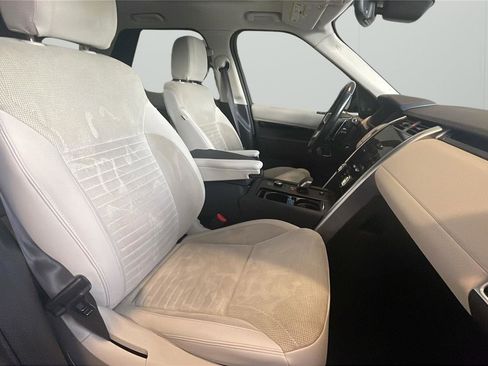 Used 2022 Land Rover Discovery S AWD/4WD image 14