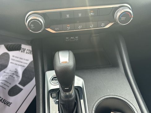 Used 2025 Nissan Altima 2.5 SV FWD image 18