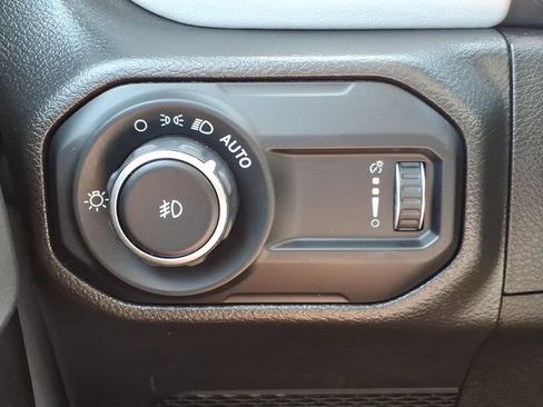 Used 2023 Jeep Wrangler Unlimited Sahara AWD/4WD image 22