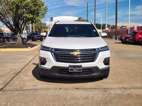 Certified 2023 Chevrolet Traverse LT image 3