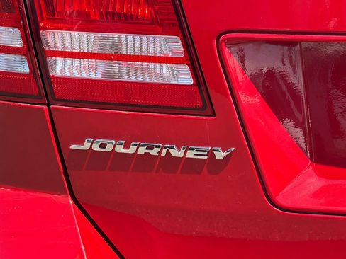 Used 2020 Dodge Journey SE w/ SE Popular Equipment Group FWD image 28