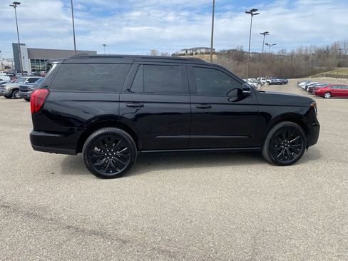 Used 2025 Ford Expedition Platinum w/ Stealth Appearance Package image 7