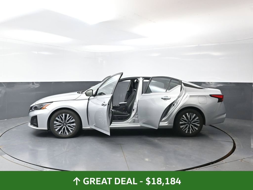 Used 2024 Nissan Altima 2.5 SV FWD image 56