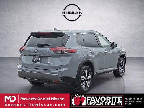 Used 2024 Nissan Rogue SL AWD/4WD image 5