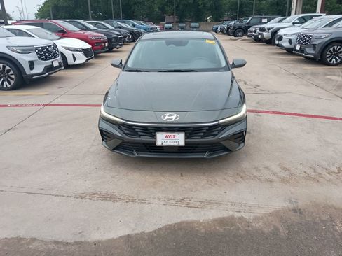 Used 2025 Hyundai Elantra SEL FWD image 5