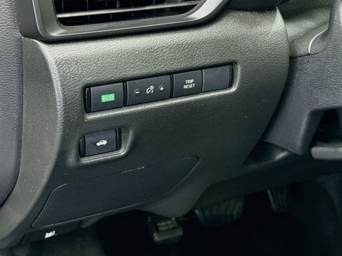 Used 2024 Nissan Sentra S FWD image 16