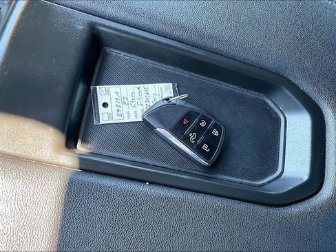 Used 2023 Chevrolet Silverado 1500 LT AWD/4WD image 9