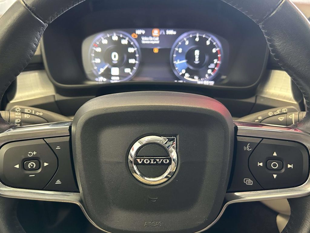 Used 2019 Volvo XC40 T5 Momentum AWD/4WD image 29