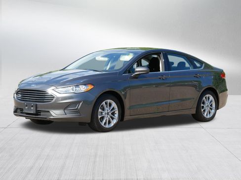 Used 2019 Ford Fusion SE FWD image 3