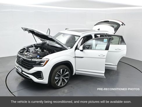 Used 2024 Volkswagen Atlas Cross Sport SEL Premium R-Line image 38