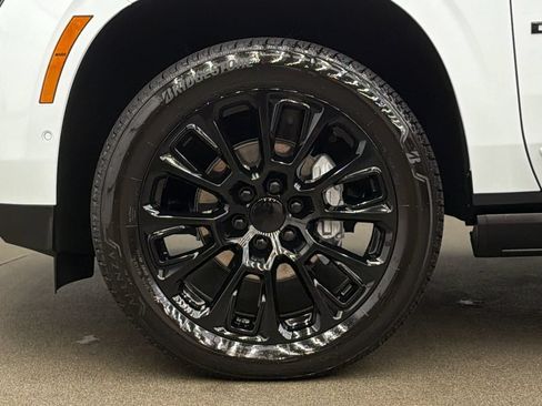 Used 2026 GMC Yukon XL Denali w/ Sun & Power Step Package AWD/4WD image 10