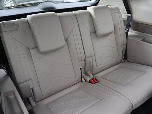 Used 2024 Volkswagen Atlas SE image 39