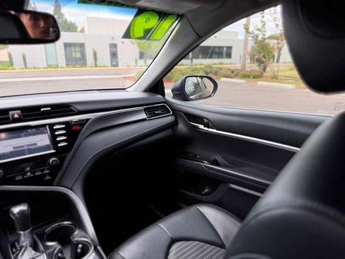 Used 2019 Toyota Camry SE w/ Convenience Package FWD image 11