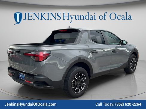 Used 2024 Hyundai Santa Cruz SE FWD image 3