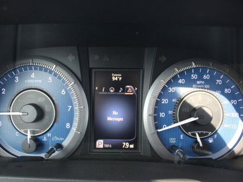 Used 2015 Toyota Sienna XLE w/ XLE Navigation Package FWD image 12
