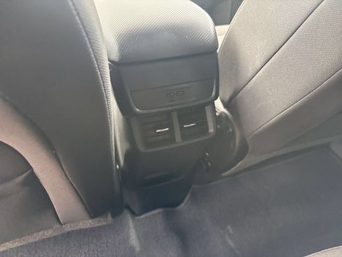 Used 2025 Chevrolet Equinox LT FWD image 23