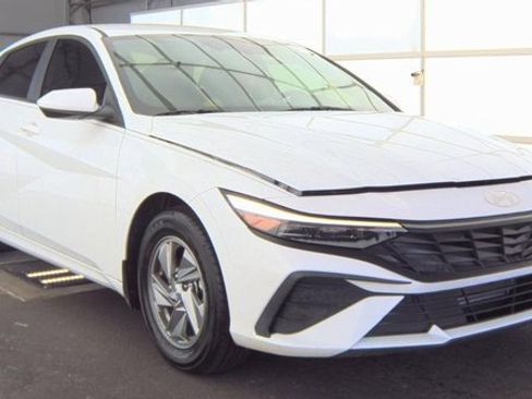 Certified 2024 Hyundai Elantra SE image 2