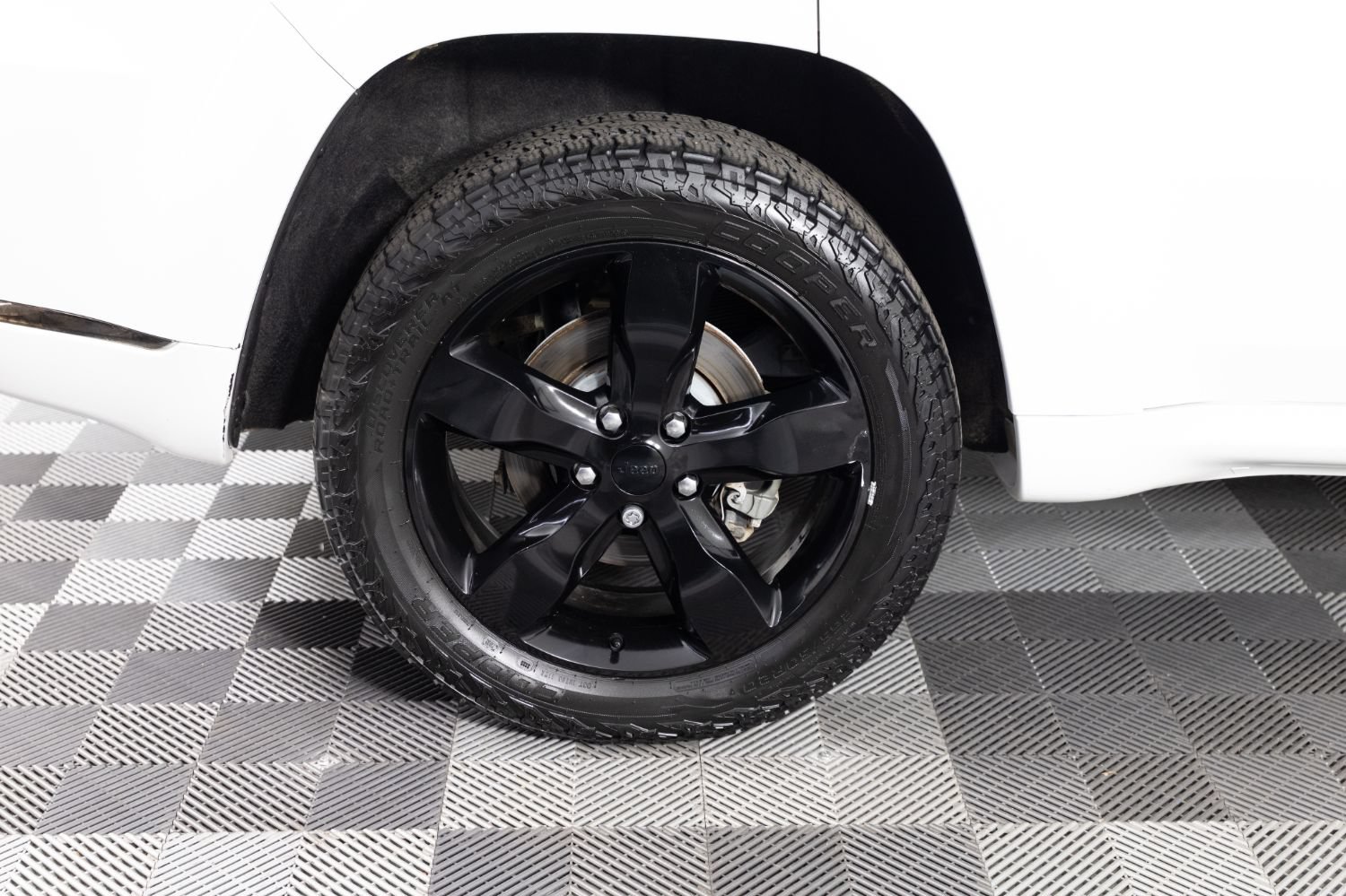Used 2016 Jeep Grand Cherokee High Altitude AWD/4WD image 38