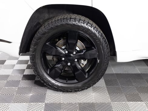 Used 2016 Jeep Grand Cherokee High Altitude AWD/4WD image 38