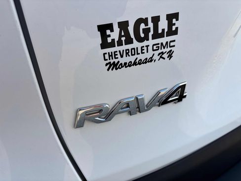 Used 2025 Toyota RAV4 XLE AWD/4WD image 22
