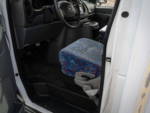 Used 2003 Ford E-450 and Econoline 450 RWD image 16