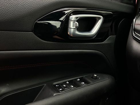 Used 2025 Jeep Compass Trailhawk image 20