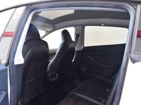 Used 2021 Tesla Model Y Long Range image 18