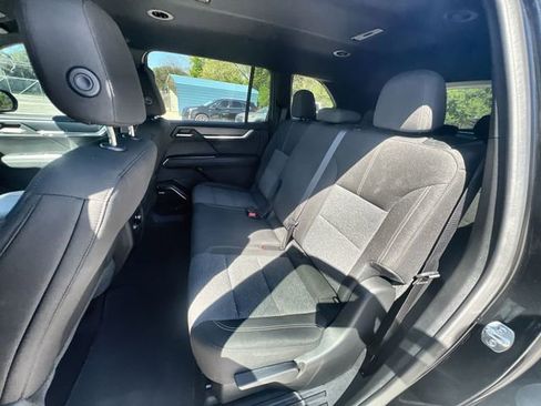 Used 2025 GMC Acadia Elevation image 24