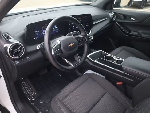 Used 2025 Chevrolet Equinox LT FWD image 8