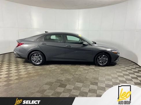 Used 2024 Hyundai Elantra SEL FWD image 5