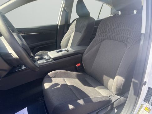 Used 2025 Toyota Camry LE image 9