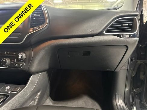 Used 2019 Jeep Cherokee Latitude Plus AWD/4WD image 43