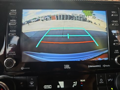 Used 2021 Toyota Highlander XSE FWD image 21
