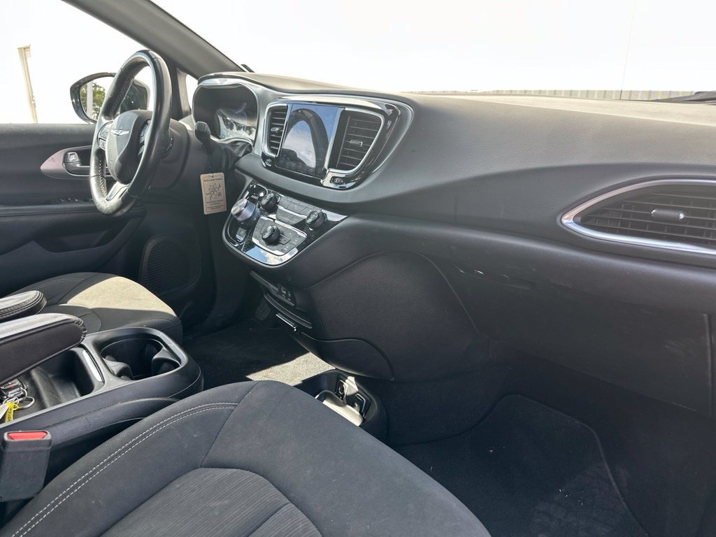 Used 2018 Chrysler Pacifica Touring Plus w/ S Appearance Package FWD image 31