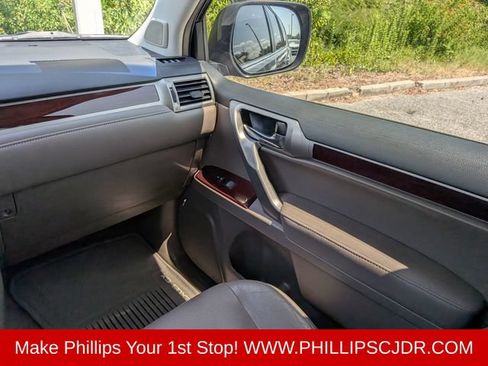 Used 2017 Lexus GX 460 Premium w/ Premium Package AWD/4WD image 16