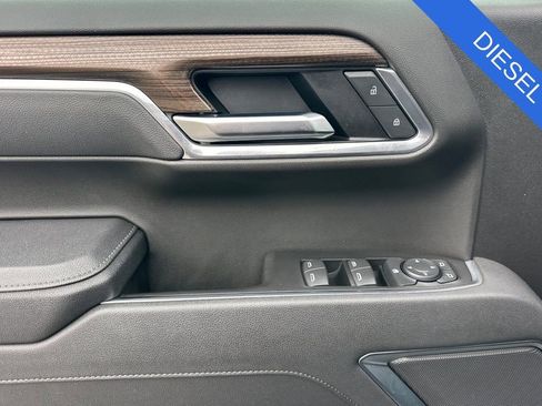 Used 2025 Chevrolet Silverado 1500 LT Trail Boss w/ LPO, Dark Essentials Package AWD/4WD image 11