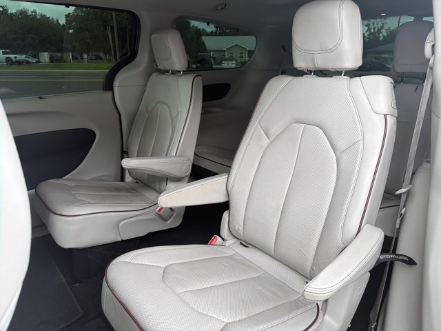 Used 2020 Chrysler Pacifica Limited FWD image 11