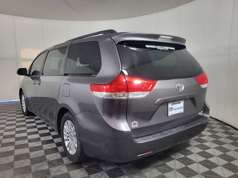 Used 2014 Toyota Sienna XLE FWD image 5