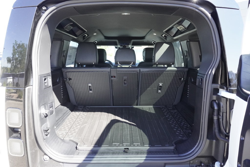 New 2026 Land Rover Defender 110 X-Dynamic SE AWD/4WD image 31