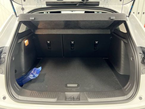 Used 2025 Chevrolet Trax LT FWD image 23