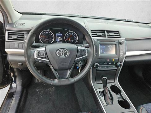 Used 2015 Toyota Camry SE image 17