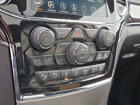 Used 2021 Jeep Grand Cherokee Overland image 17