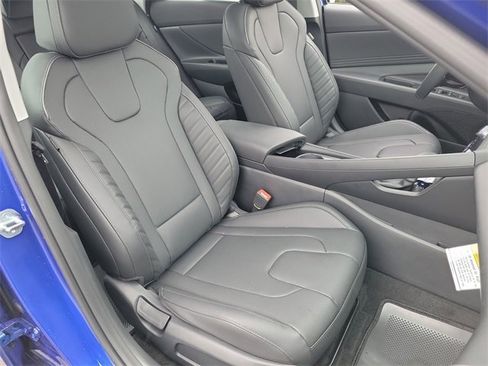 New 2025 Hyundai Elantra Limited image 18