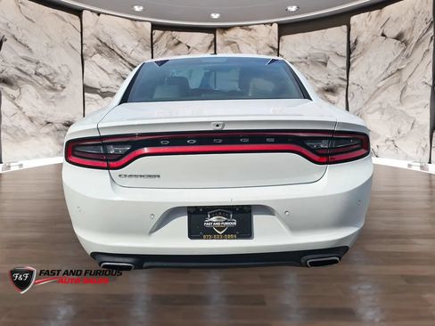 Used 2021 Dodge Charger SXT w/ Leather Interior Group RWD image 30