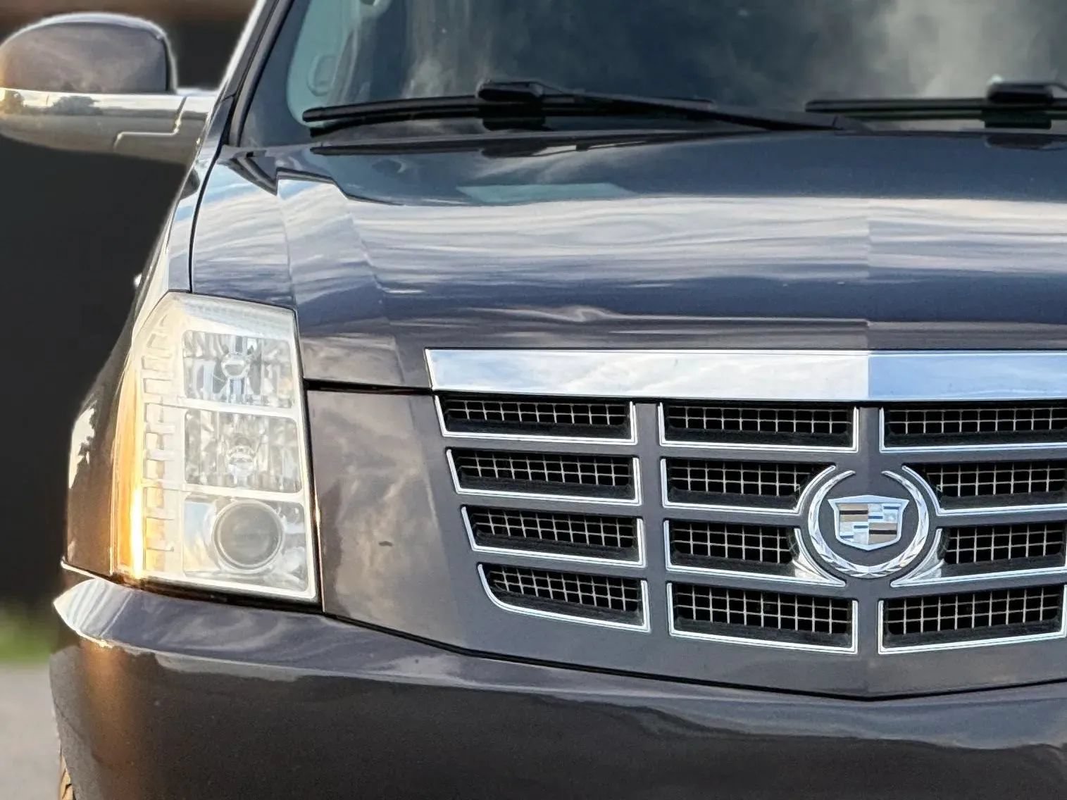 Used 2010 Cadillac Escalade AWD image 11