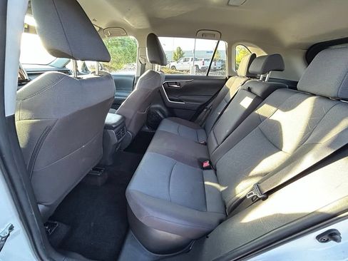 Used 2025 Toyota RAV4 XLE AWD/4WD image 27