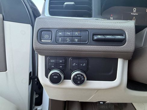 Used 2023 GMC Yukon XL Denali AWD/4WD image 13