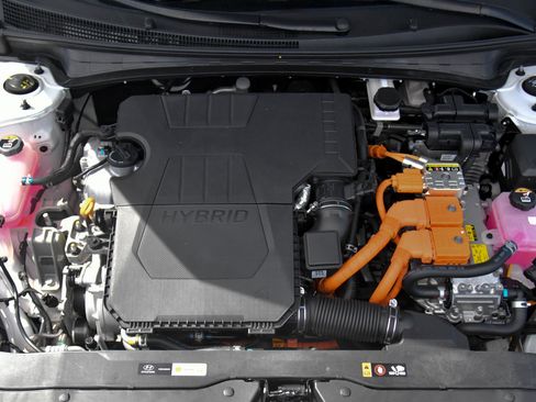 Used 2025 Hyundai Elantra Limited image 49