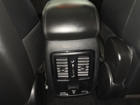 Used 2020 Jeep Grand Cherokee Altitude image 25