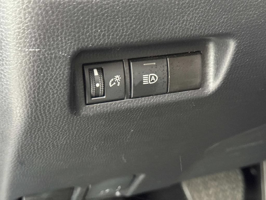 Used 2025 Toyota RAV4 XLE AWD/4WD image 29